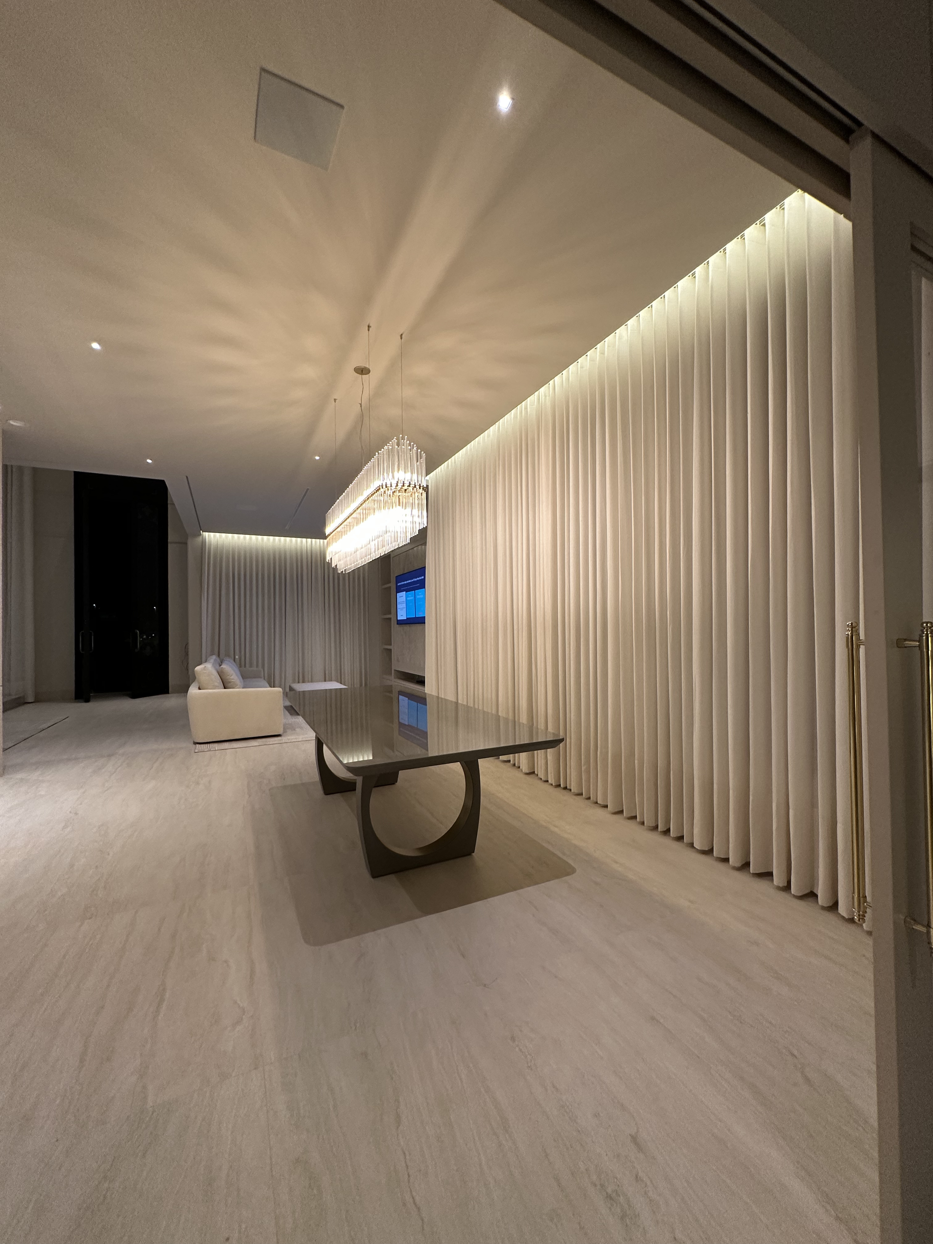 Quarto com cortinas sob medida ShowHome
